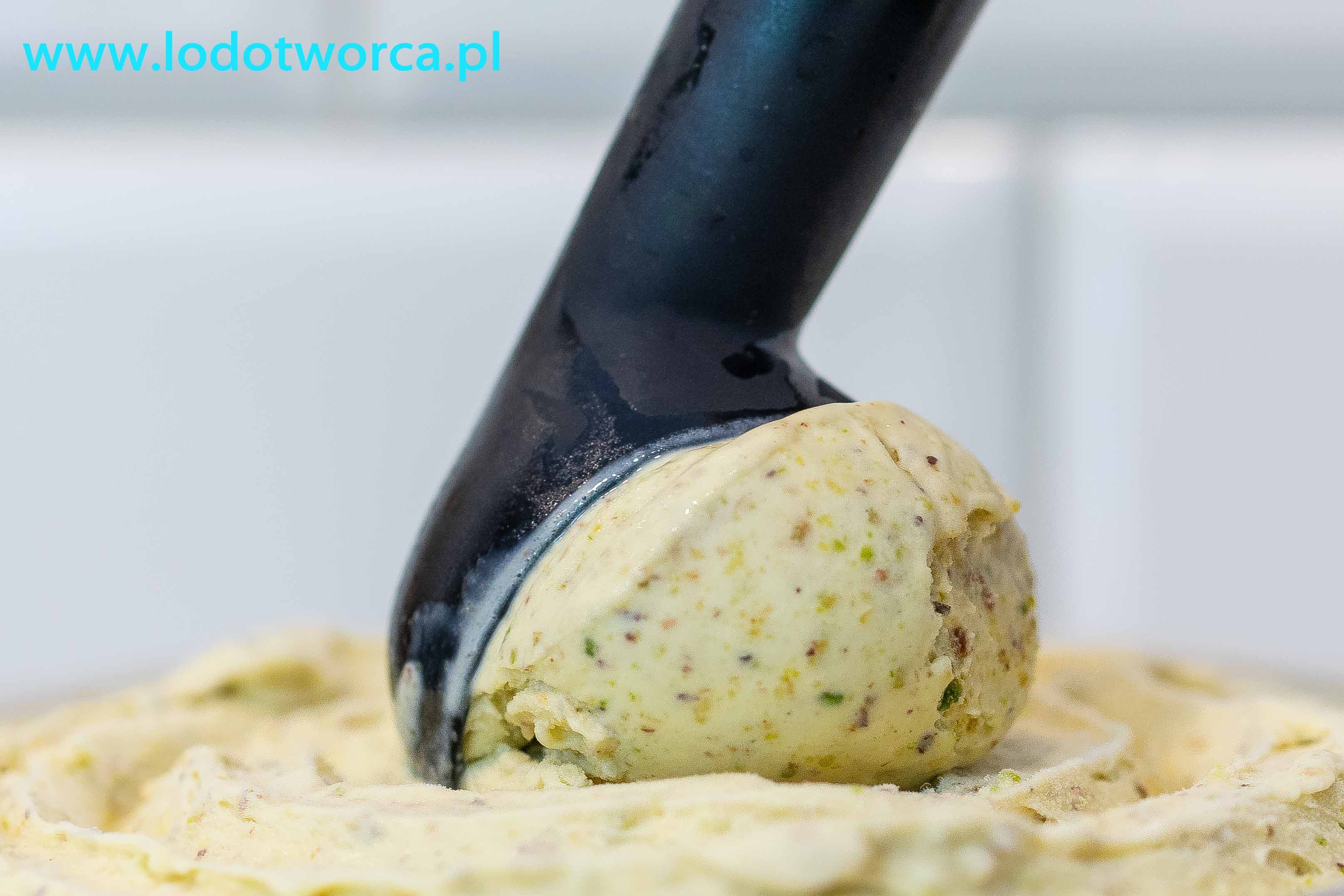 Lody Rzeszów - pistacja lodziarnia jogurteria kawiarnia shake milkshake mrożonyjogurt lód włoski sorbet kawa cafe rurki z kremem deser lodowy bita śmietana soki frappe posypki polewy.jpg